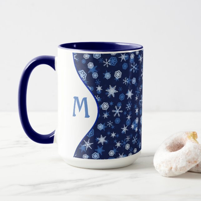 Caneca Padrão de Floco de Neve Branco Brilhante e Inverno (Com Donut)