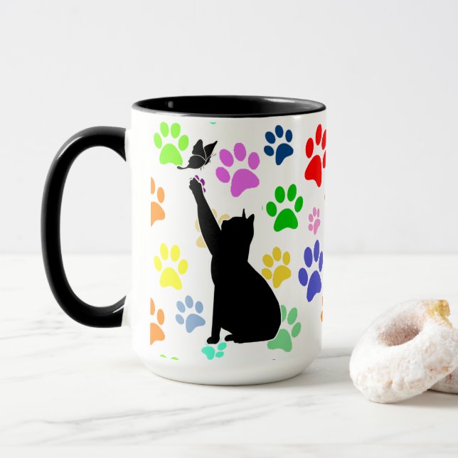 Caneca Padrão de Pata Fofa e Gato Caçando uma Borboleta (Com Donut)
