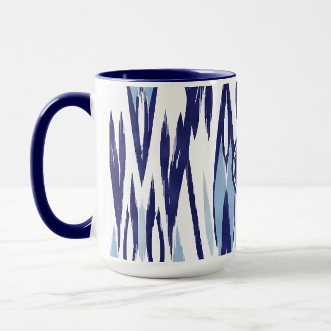 Caneca Padrão do ikat de cor azul-chic e branca (Esquerda)