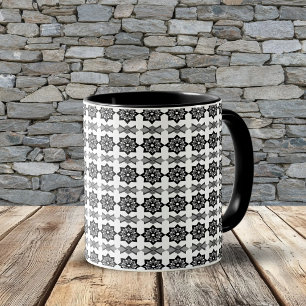 Caneca Padrão floral octogonal e diagonal de folhas preta