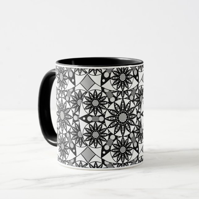 Caneca Padrão Mandala, preto, branco e Cinza (Frente Esquerda)