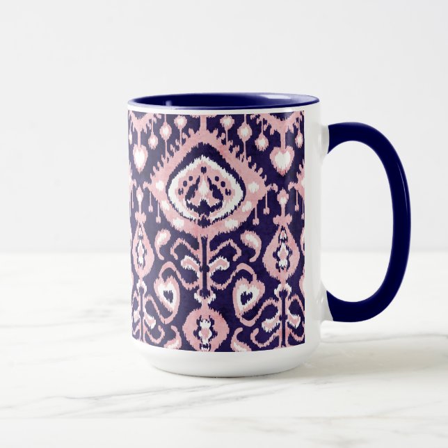 Caneca Padrão tribal de cor-de-rosa-chic e ikat-marinho (Direita)