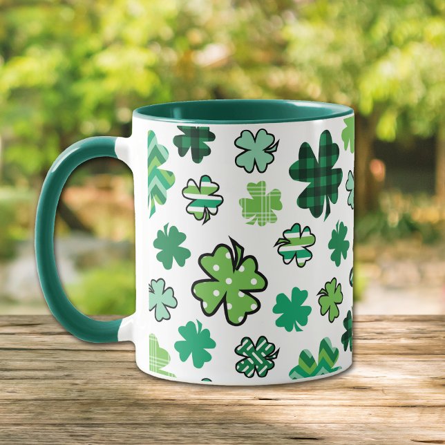Caneca Padrão Verde Shamrocks Irlandês (Criador carregado)