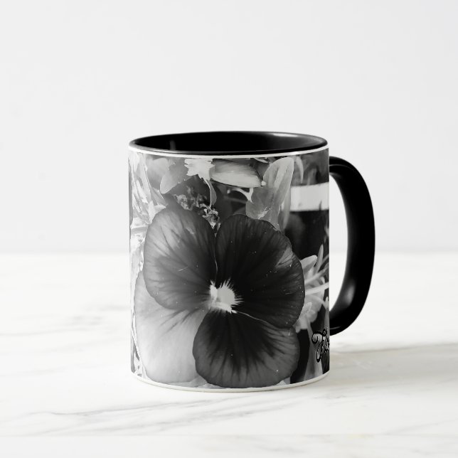 Caneca Pansy Monocromático Artístico de Foto da Natureza  (Frente Esquerda)