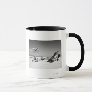 Caneca Paresev 1-A em Lakebed com Tow Plane