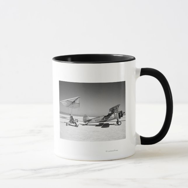 Caneca Paresev 1-A em Lakebed com Tow Plane (Direita)