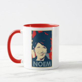 Caneca Paródia política de Kristi L. Noem Poster