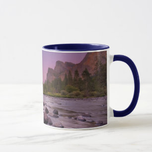 Caneca Parque nacional de Yosemite no crepúsculo