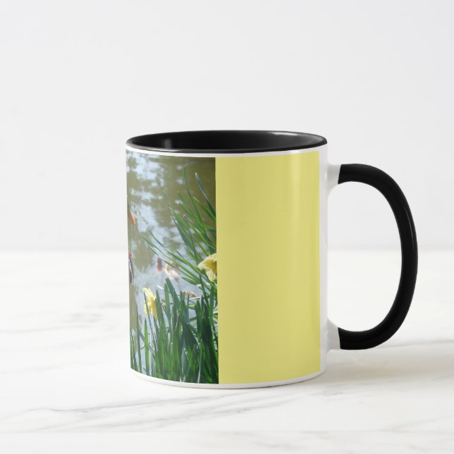Caneca Pato Branco Em Daffodils Mug (Direita)