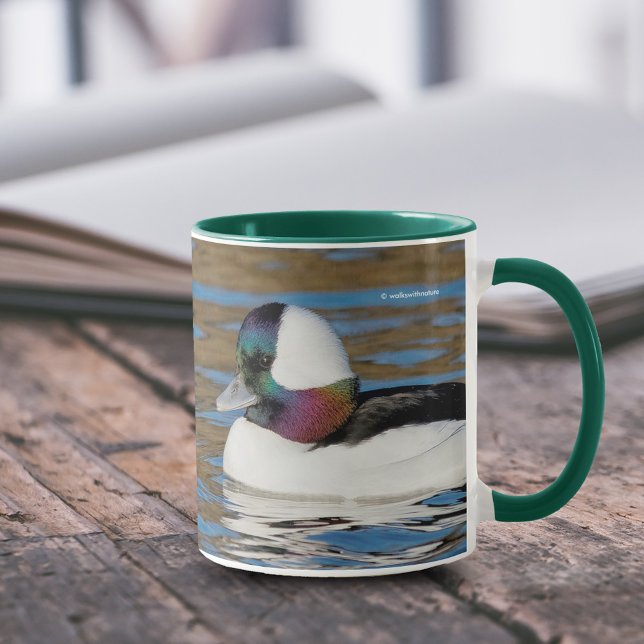 Caneca Pato de Bufflehead Masculino na Tarde Sol (Handsome Male Bufflehead Duck at the Pond 11 oz Coffee Mug Cover Photo.)