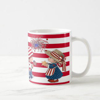 Caneca patriótica americana do menino e da menina