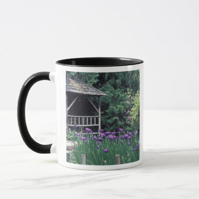 Caneca Pavilhão de madeira no Jardim Sunken em (Esquerda)