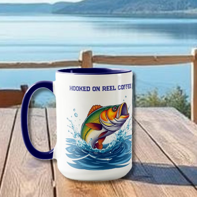 Caneca Peixe Engraçado viciado em café da bobina (Fish-Funny-Hooked on Reel Coffee Mug )