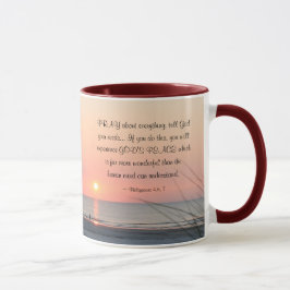 Caneca Philippians 4:6 rezam por tudo o Oceano Sunset