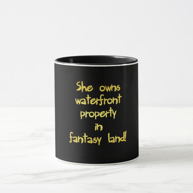 Caneca Piada de propriedade à beira-mar engraçada (Centro)