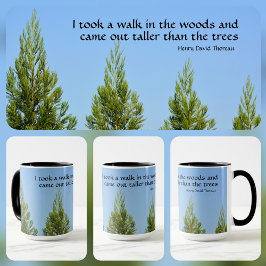 Caneca Pine Trees e Sky Thoreau Cai Passeando em Woods Mu