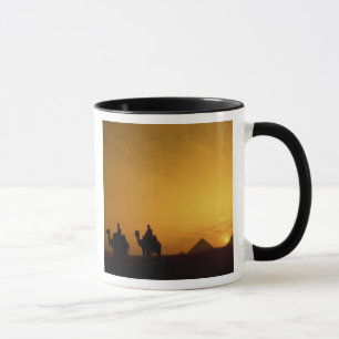 Caneca Pirâmides Excelentes de Giza, Egito no pôr do so