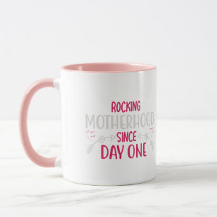Caneca POM MOM Tipografia Fofa de Duas Cores