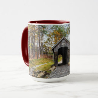 Caneca Ponte coberta pelo taneiro de outono NH