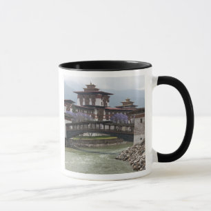 Caneca Ponte em balanço perto do palácio Punakha Dzong