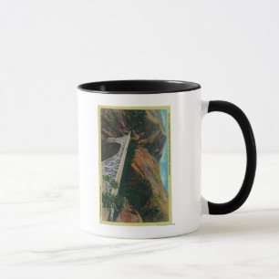 Caneca Ponte pacífica da estrada sobre o rio de Shasta