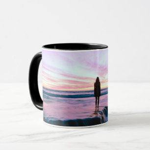Caneca Pôr do sol moderno em laranja roxo na praia com ca