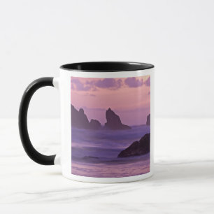 Caneca Pôr do sol nos Sea Stacks da Praia de Bandon.