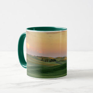 Caneca Por do sol sobre o estado de campos de trigo  