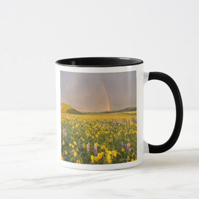 Caneca Prado de flores silvestres espetacular ao nascer d (Direita)