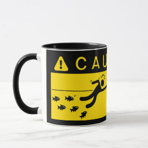Caneca Precaução: Piranhas na Água