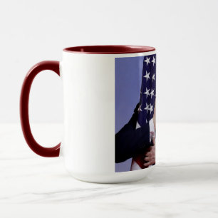 Caneca Presidente Trunfo Abraço a bandeira americana