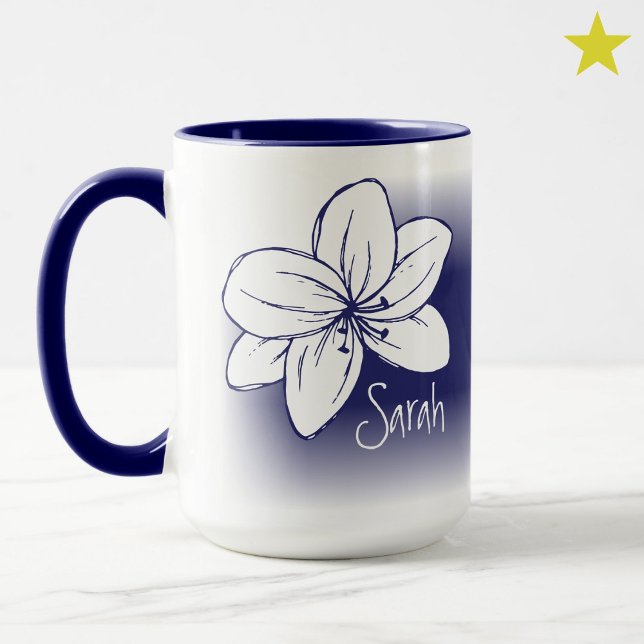 Caneca Pretty Blue White Flower Drawing Custom Name (Criador carregado)