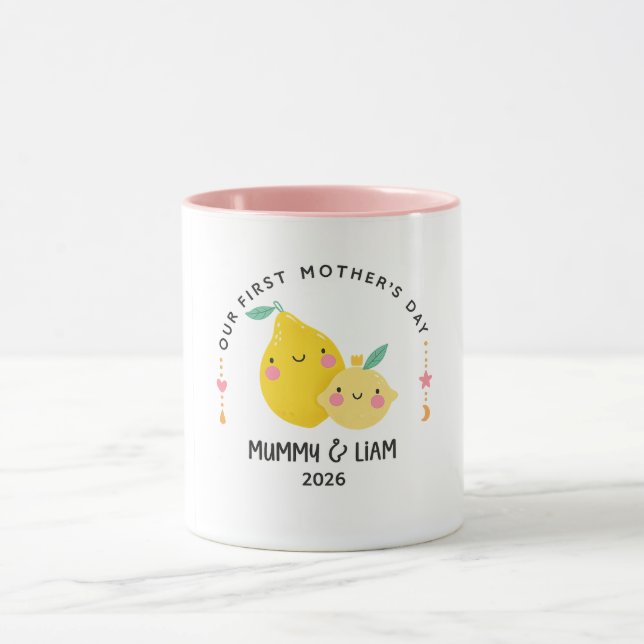 Caneca Primeiro Dia das Mães 2026 Limão Fofo Mamãe & Bebê (Centro)