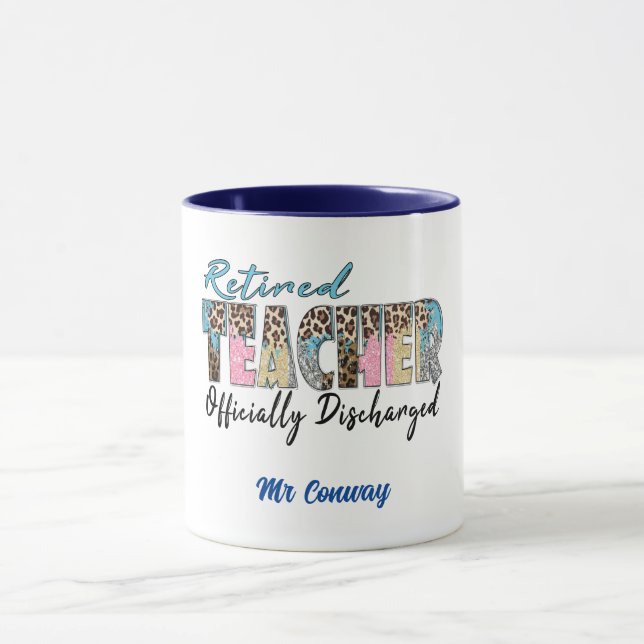 Caneca Professora Aposentada Oficialmente. Editável (Centro)