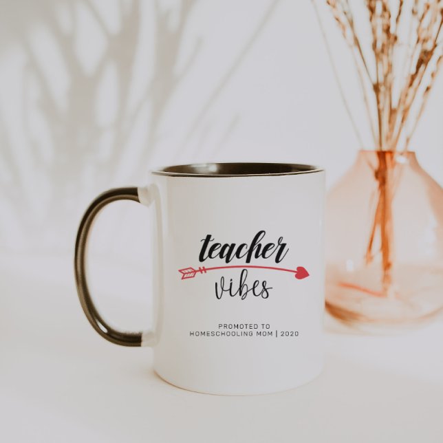 Caneca Promovida a Mãe que Ensina em Casa | Citação Diver (Criador carregado)