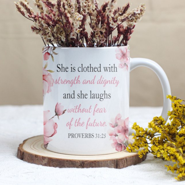 Caneca Proverbs 31:25 Mulher Leitura Cor de Água Rosa (Proverbs 31:25 Righteous Woman Pink Watercolor Mug)