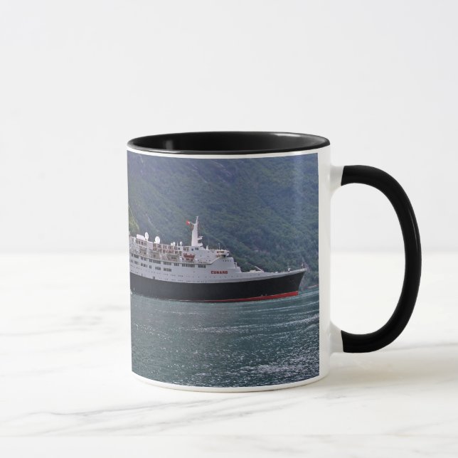 Caneca QE2 na âncora (Direita)