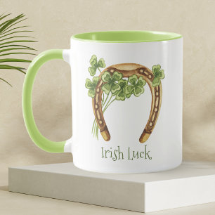 Caneca Quatro Dia de São Patrício de café irlandês de fol