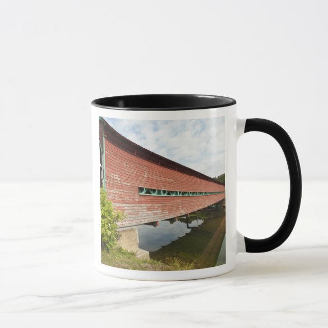 Caneca  
Quebec, Canadá. Ponte coberta de Galipeault em (Direita)