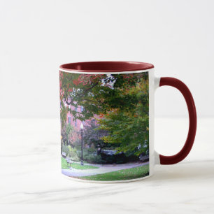 Caneca Queda no jardim público