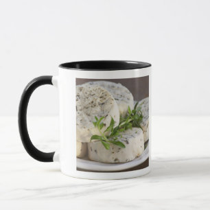 Caneca Queijo de cabra francês - chevre - com ervas em um