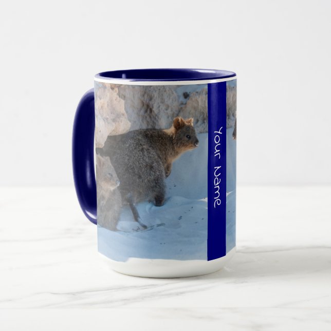 Caneca Quokas Felizes e Bonitas Personalizados na Praia (Frente Esquerda)