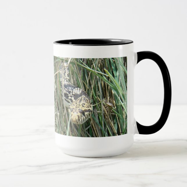 Caneca R4 Cobra-touro na grama (Direita)