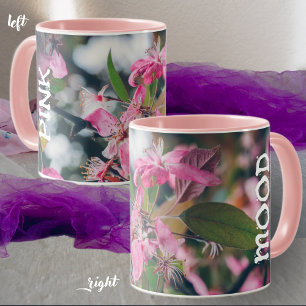 Caneca Ramificação da árvore de ameixa com flores rosa