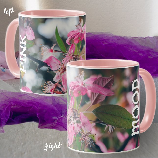 Caneca Ramificação da árvore de ameixa com flores rosa (Criador carregado)