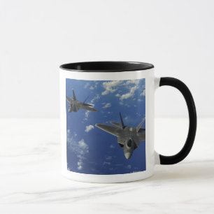 Caneca RAPTORES F-22 da Força Aérea dos EUA em voo perto