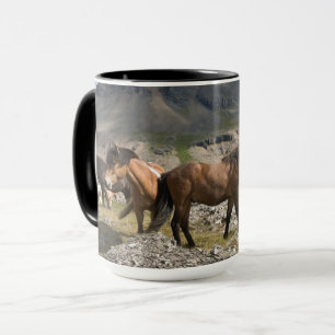Caneca Rebanho de Cavalos, Perto de Hofn, Islândia