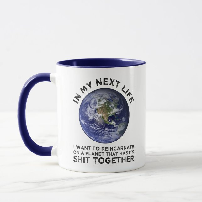 Caneca Reencarnar Num Planeta Que Tem As Suas Merdas Junt (Esquerda)