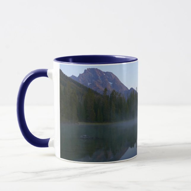 Caneca Reflexo do nascer do sol no String Lake II (Esquerda)