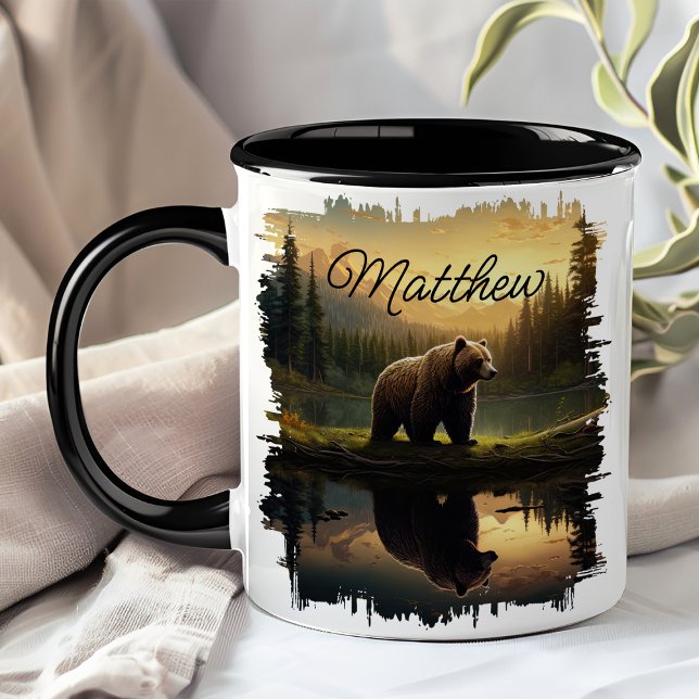 Caneca Reflexo do Urso Pardo no Lago ao Pôr do Sol (Criador carregado)